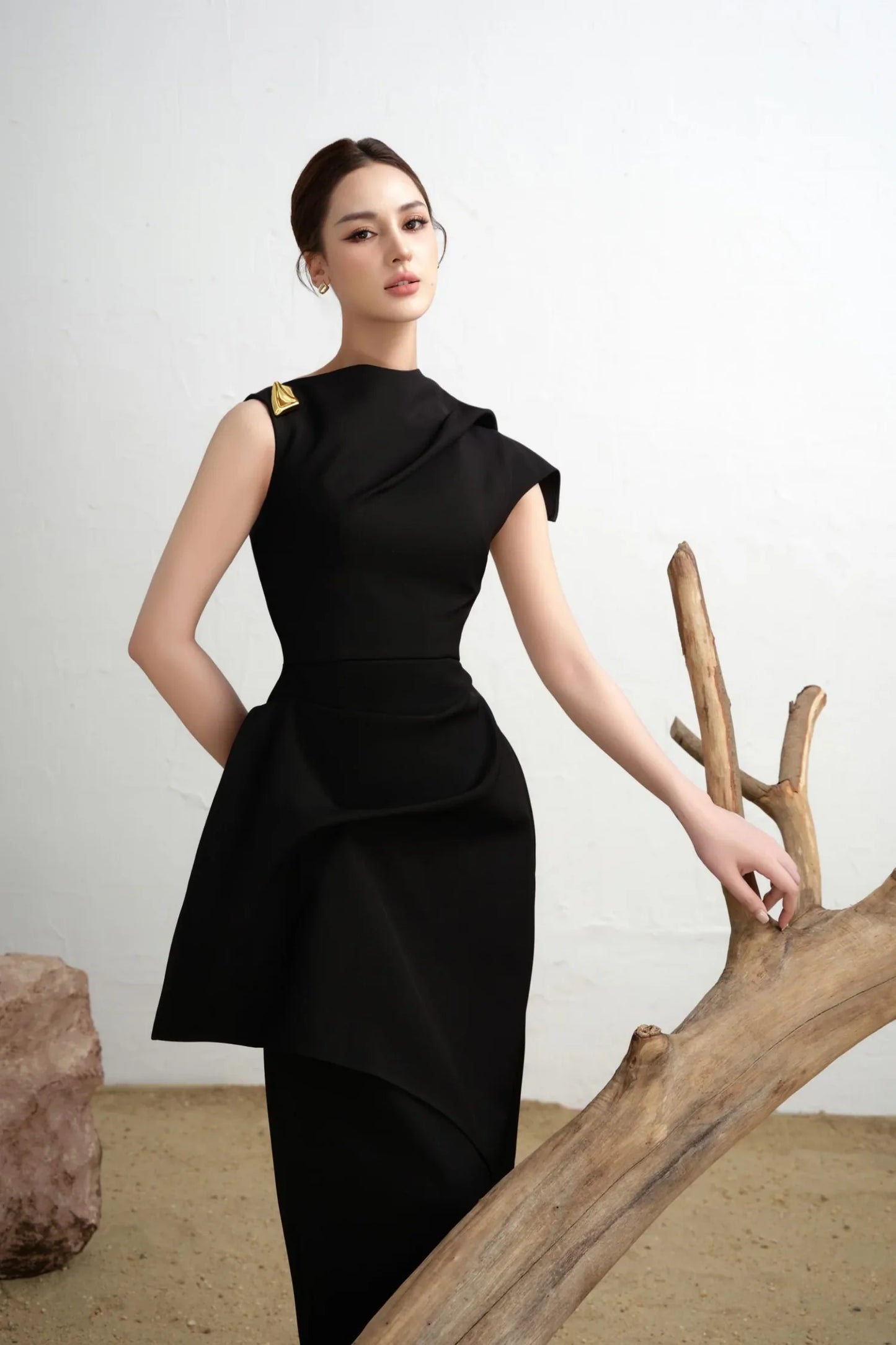 BYDENIO Calla Asymmetric Midi Dress