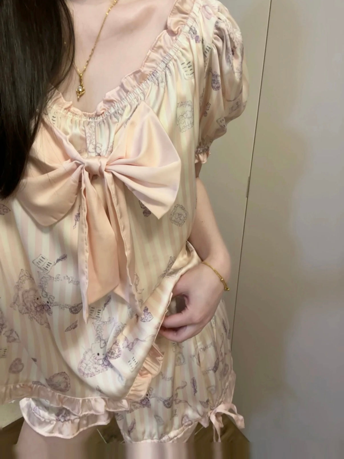 Retro Sweetheart Hello Kitty Pajama Set (Sleep Mask Included)