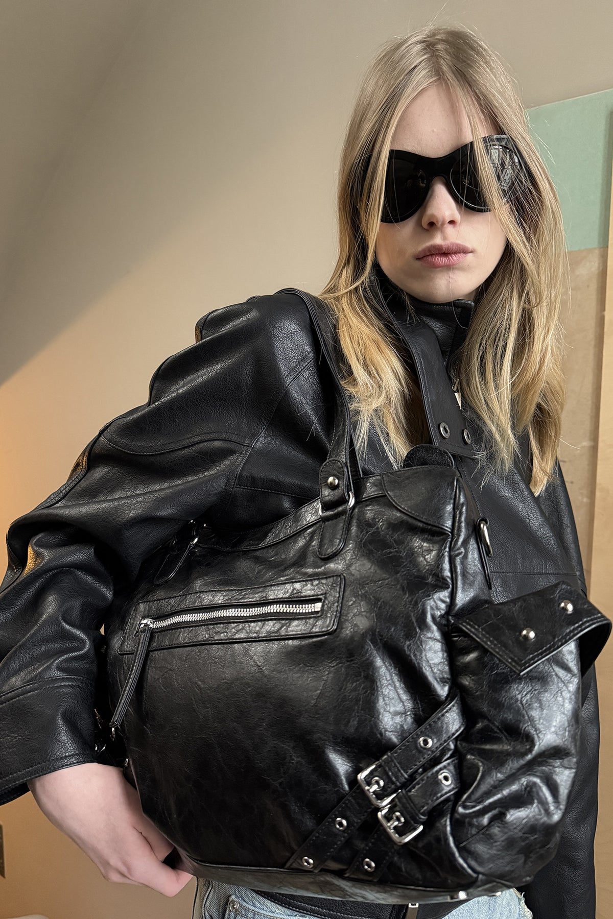 STUD POCKET BIG BAG IN BLACK — image 3