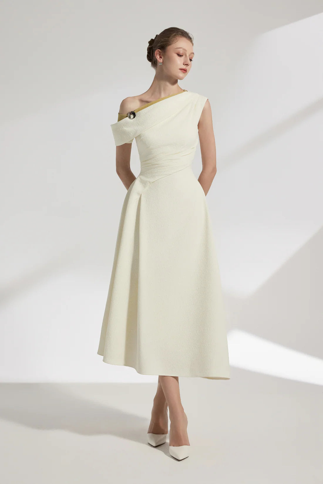 [品牌授权] BYDENIO Elan Two-tone Off-shoulder Midi Dress