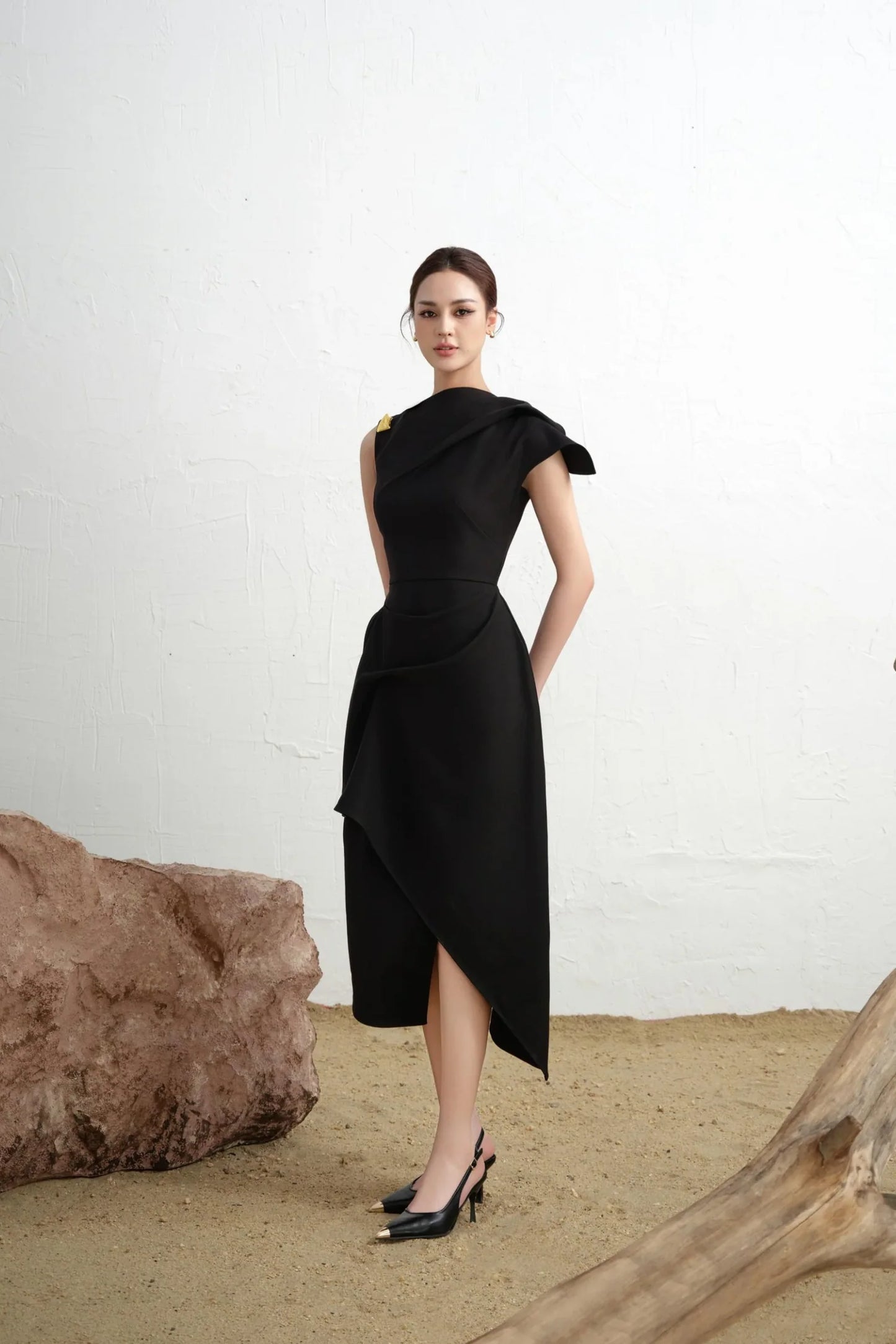 BYDENIO Calla Asymmetric Midi Dress