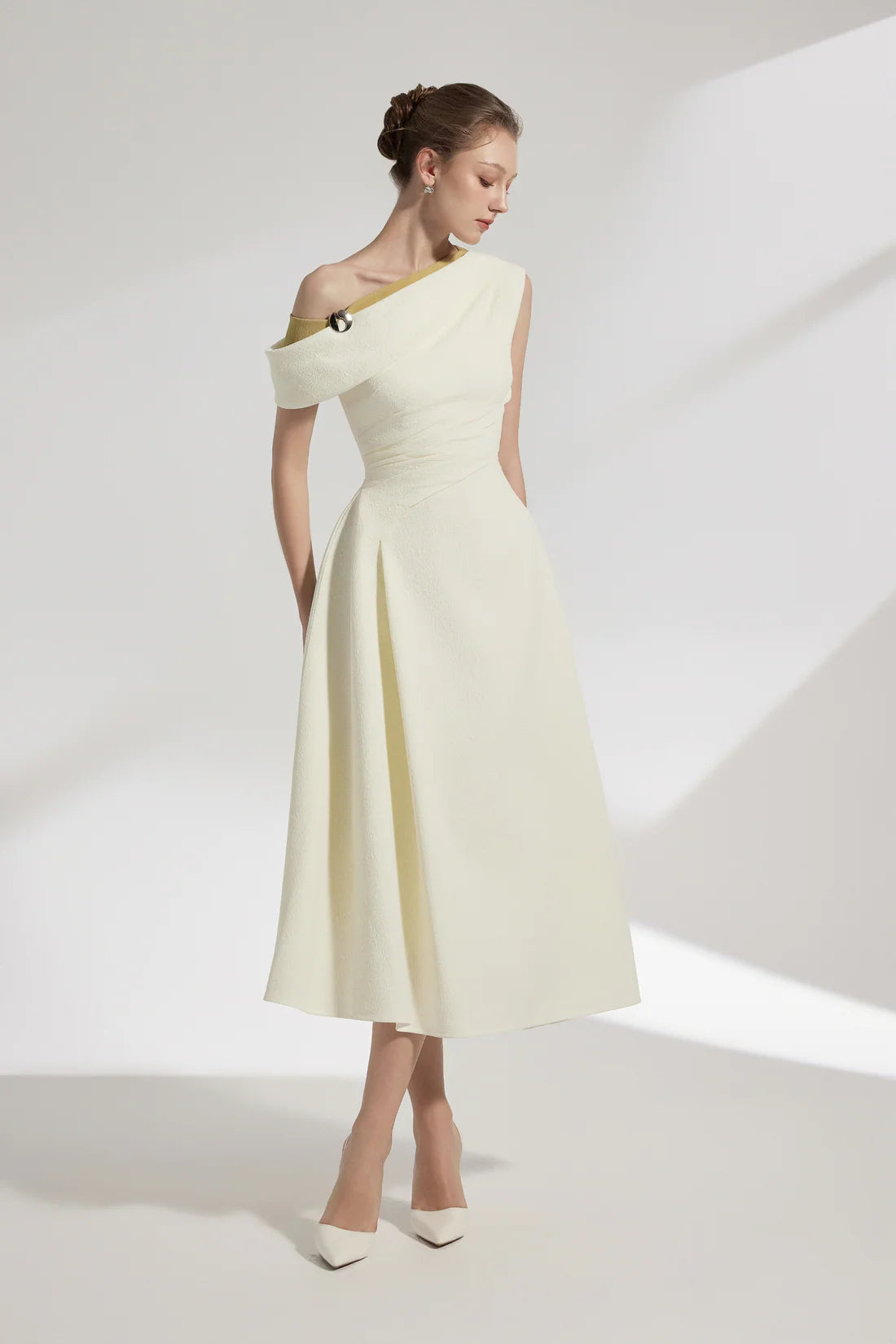 [品牌授权] BYDENIO Elan Two-tone Off-shoulder Midi Dress