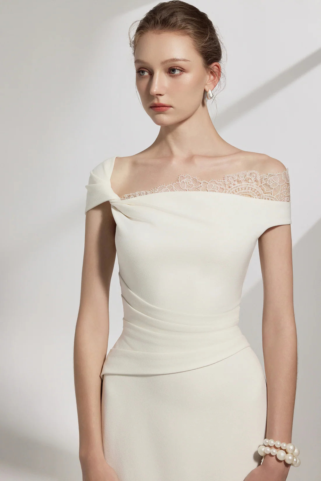 [品牌授权] BYDENIO Elysian One-shoulder Midi Dress With Lace Detail