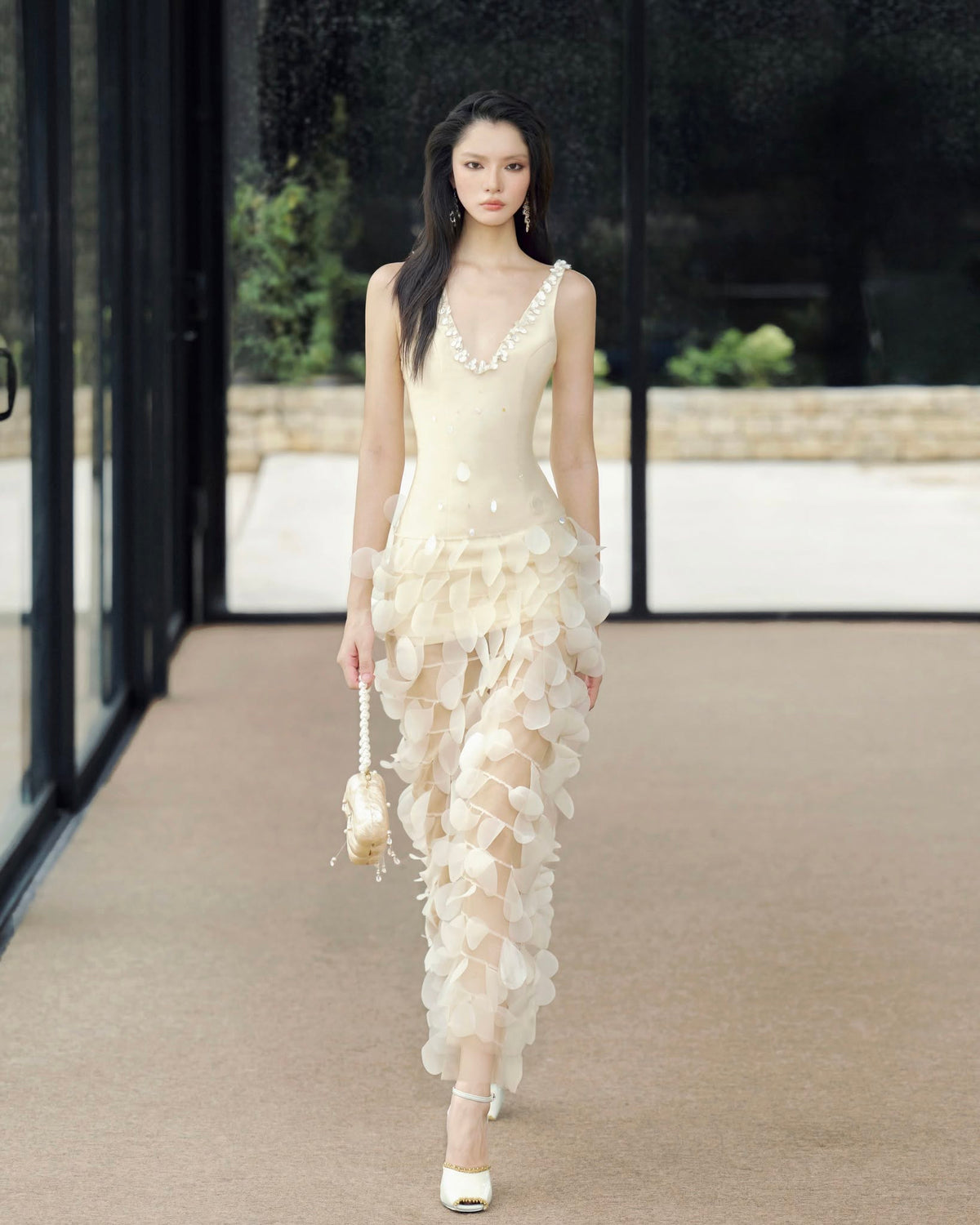 MUST HAVE POURING DRESS — Must Have