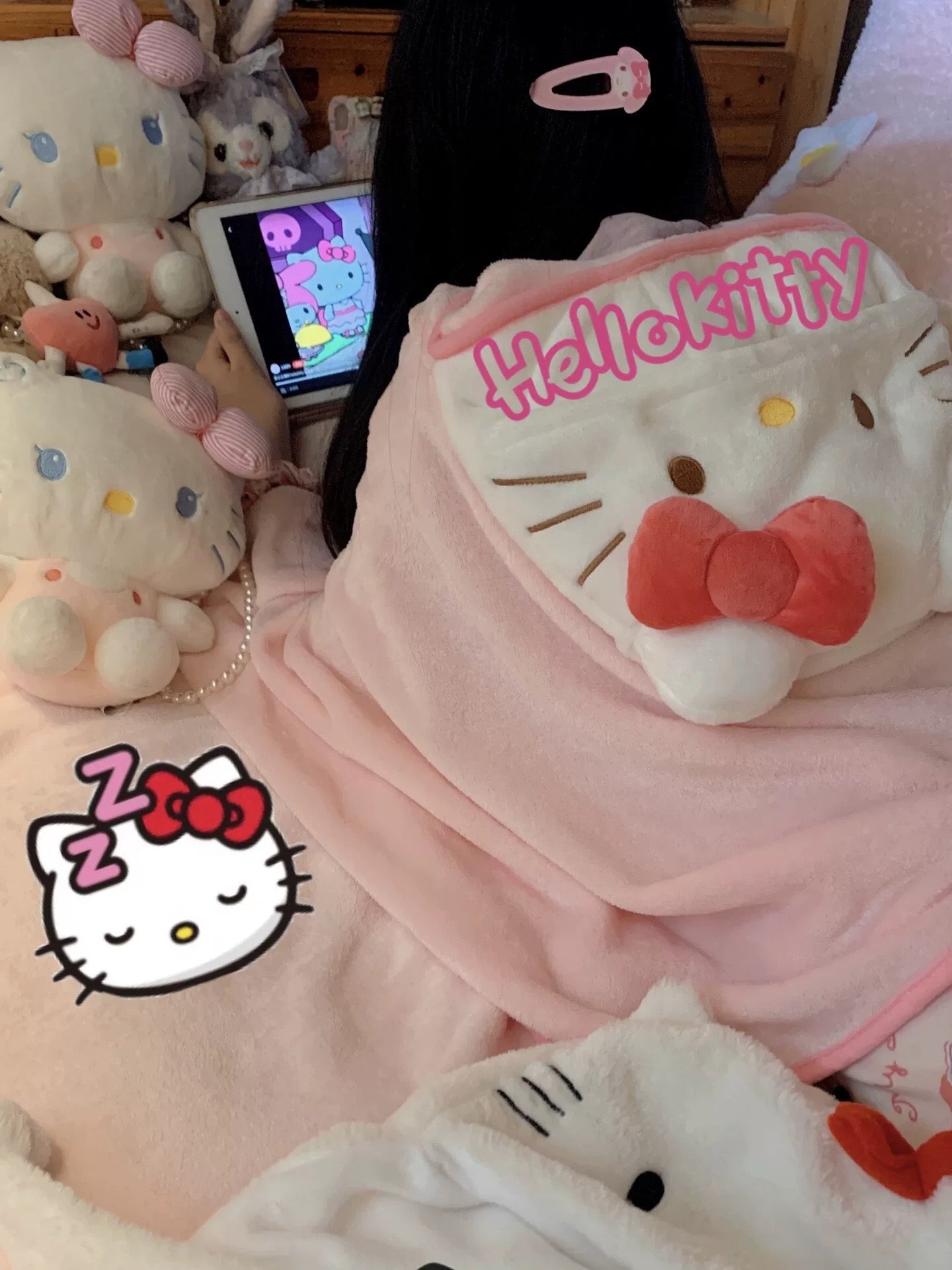 HELLO KITTY Baby Pink Shawl