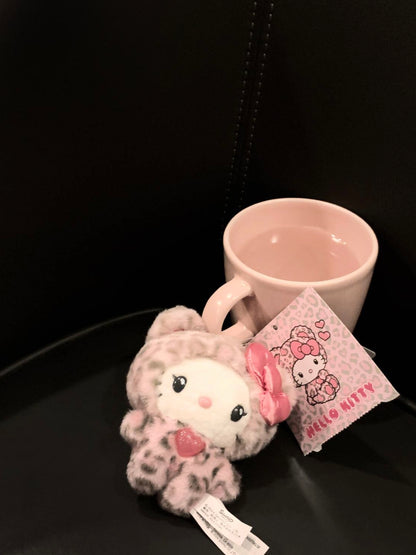 豹纹Hello Kitty x ヒョウ柄 Hello Kitty Pink & Brown Leopard Print Charm | Kawaii Sanrio Keychain | Wild Style Bag Accessory