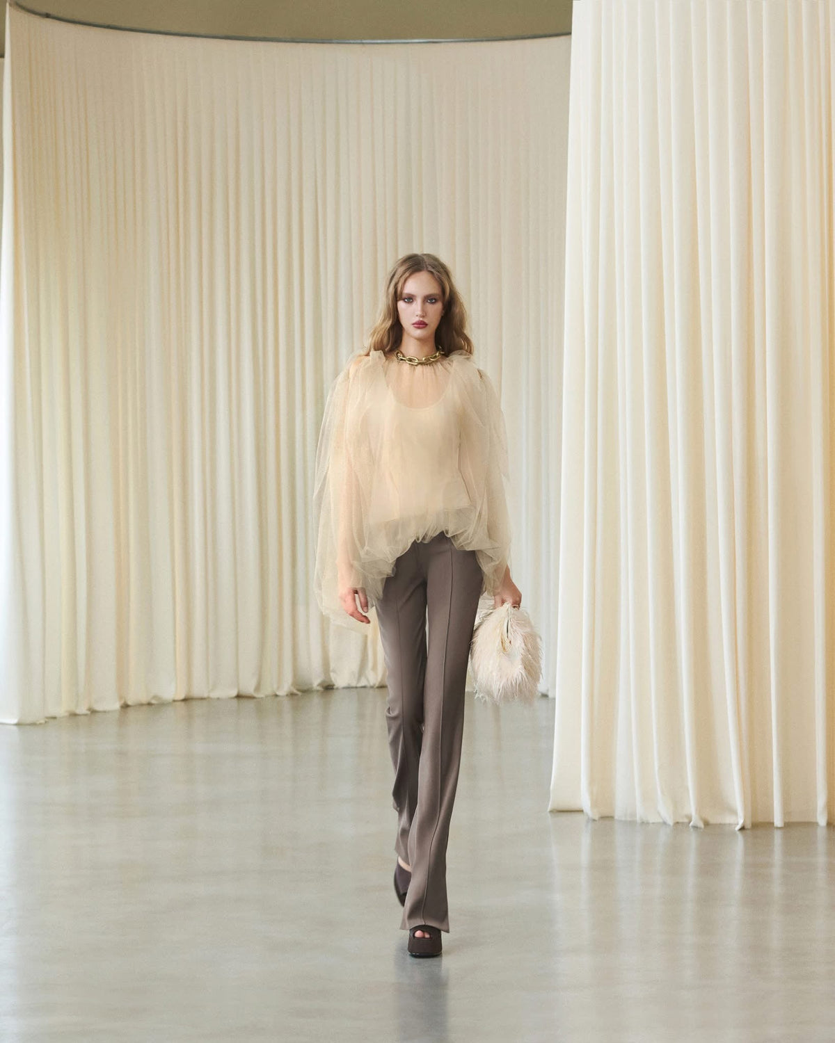 MUST HAVE Voluminous mesh top — Must Have