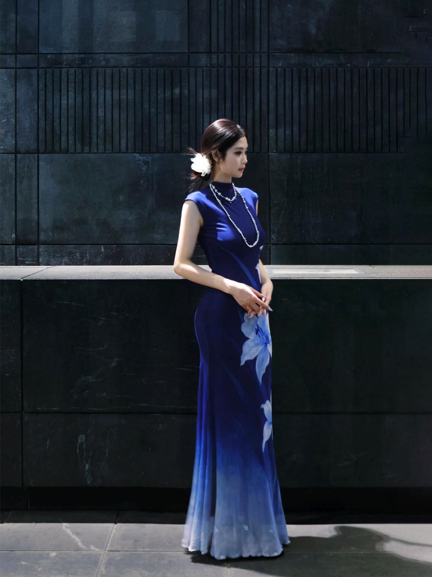 Blue Iris Print Sheer Maxi Dress – Elegant Sleeveless Bodycon Evening Dress