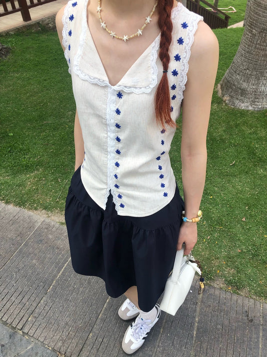 V-Neck Lace Embroidered Sleeveless Crop Top – 2025 Hot Girl Fit & Slim Tank