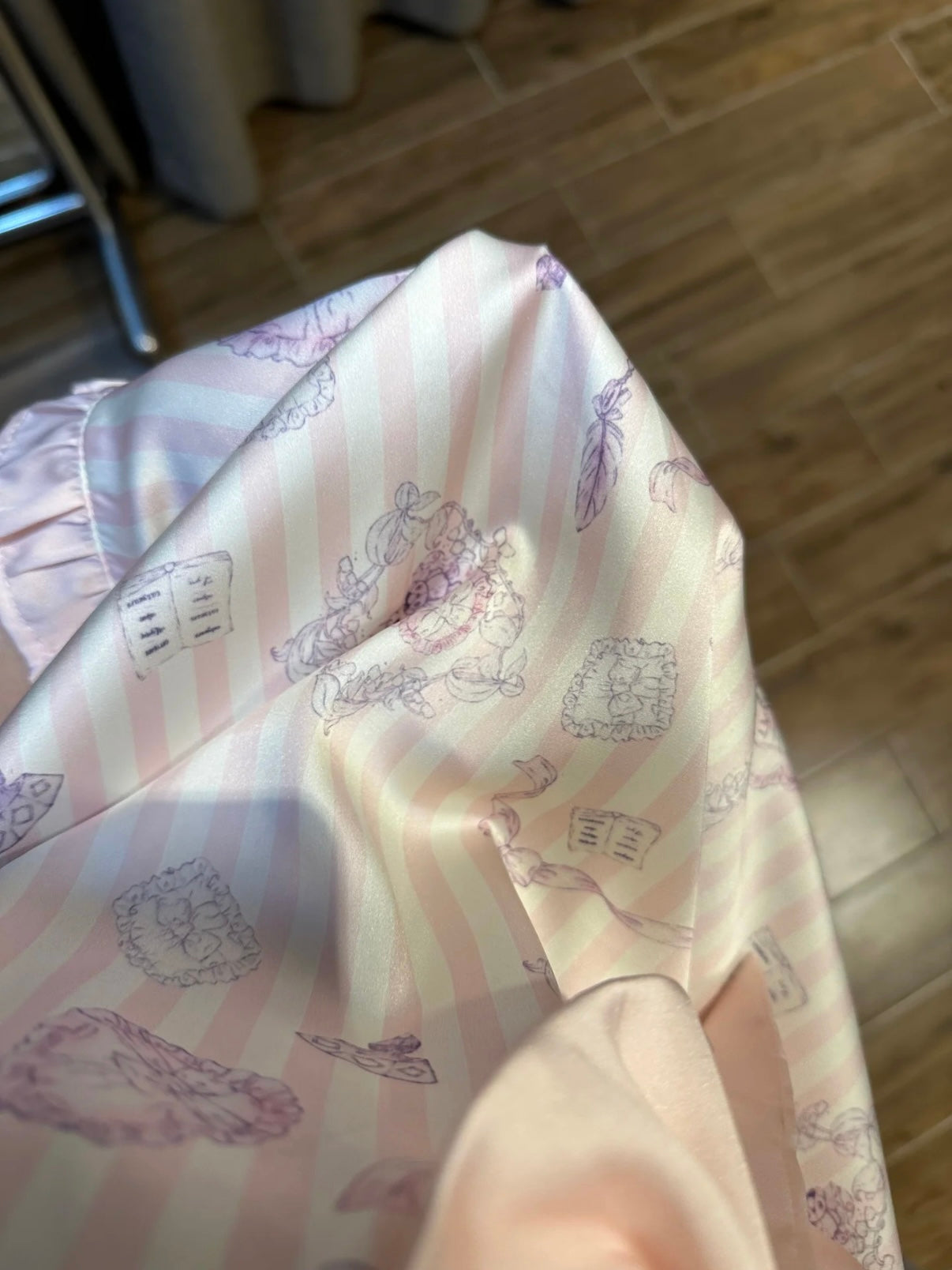 Retro Sweetheart Hello Kitty Pajama Set (Sleep Mask Included)