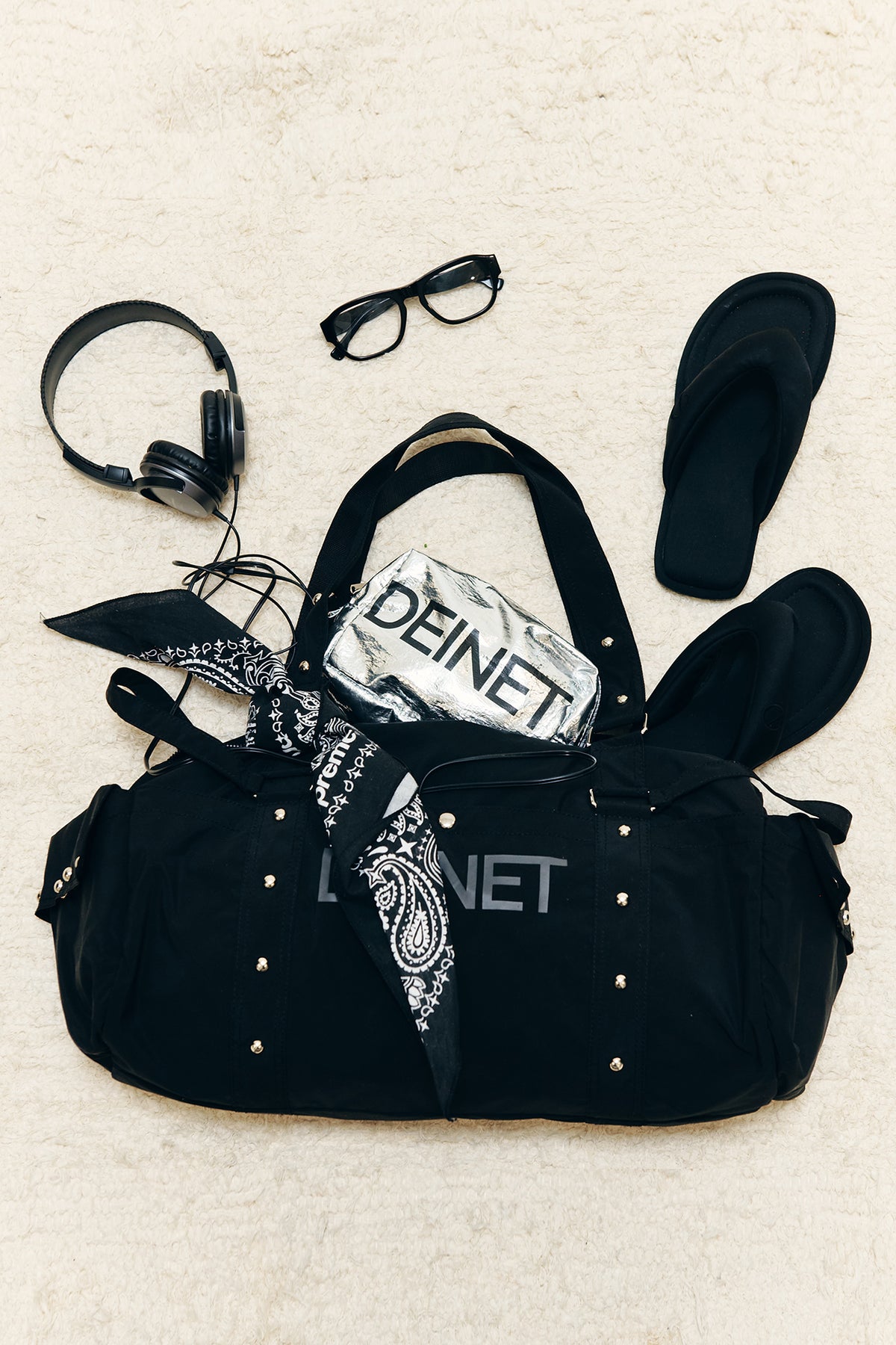 LOGO DUFFLE BAG IN BLACK — image 2