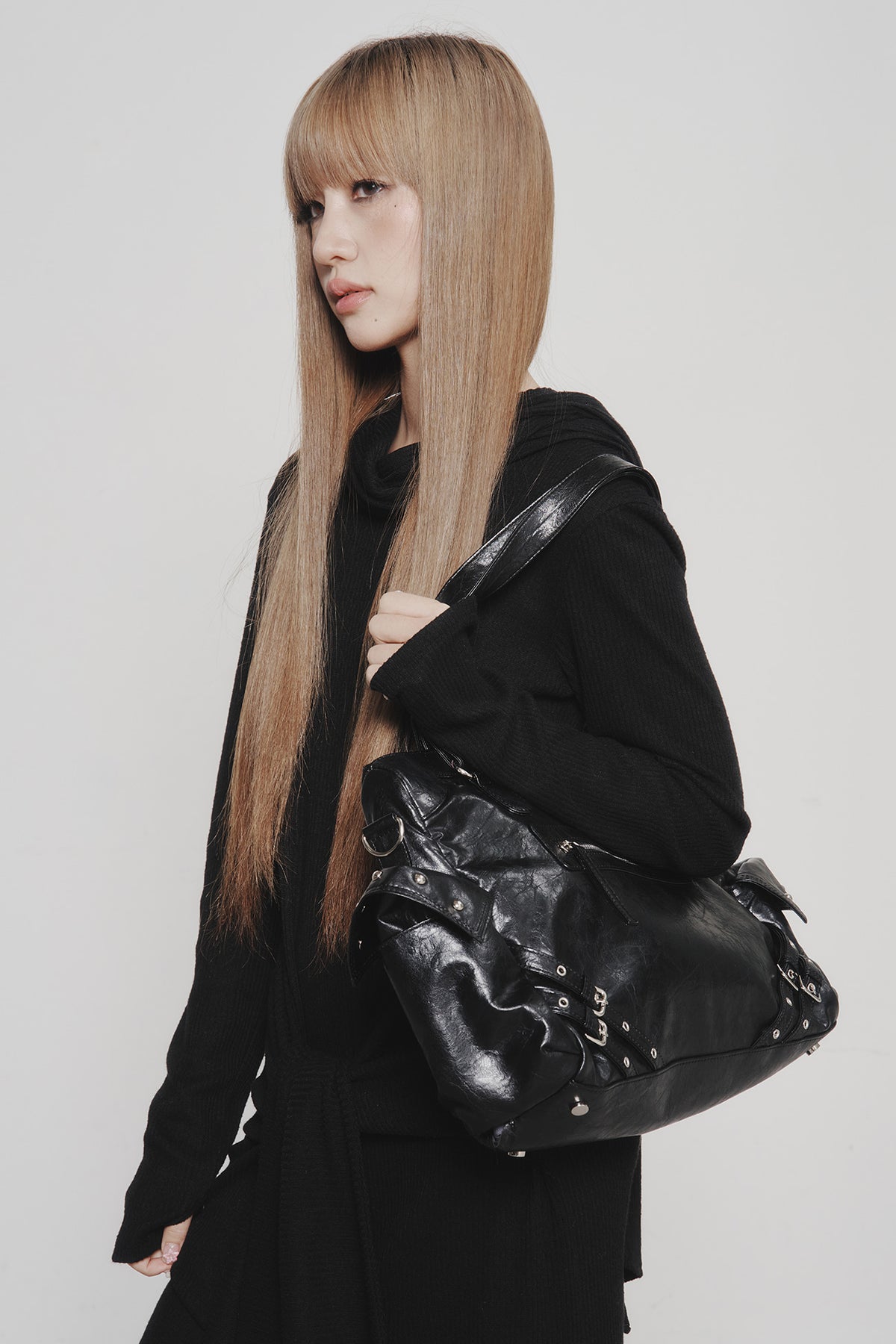 STUD POCKET BIG BAG IN BLACK — image 8