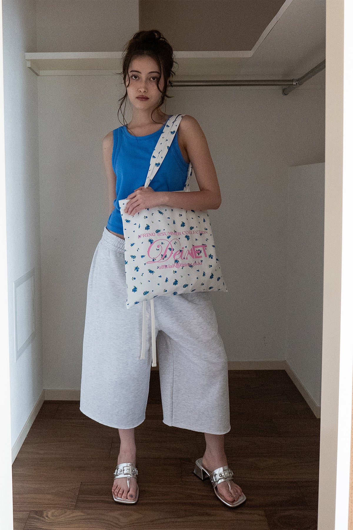 FLOWER SHOULDER BAG IN WHITE — image 2