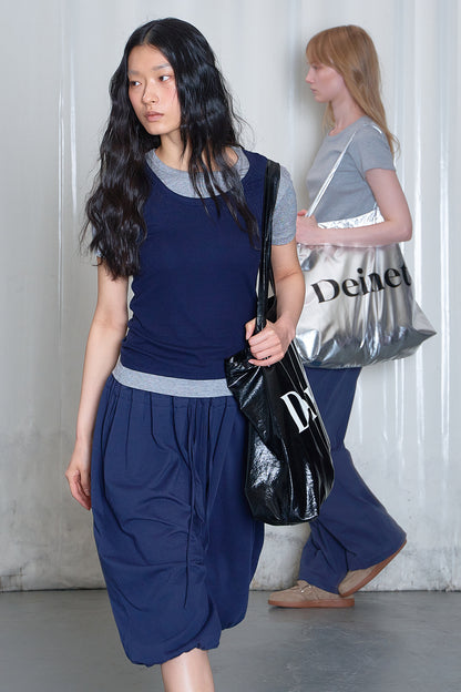 ESSENTIAL LOGO SHOULDER BIG BAG IN SILVER — image 4