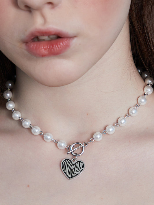 LUVISTRUE IN Pearls Choker in Silver