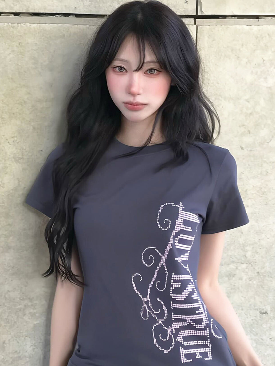 LUVISTRUE EL LUVISTRUE LOGO TEE IN CHARCOAL