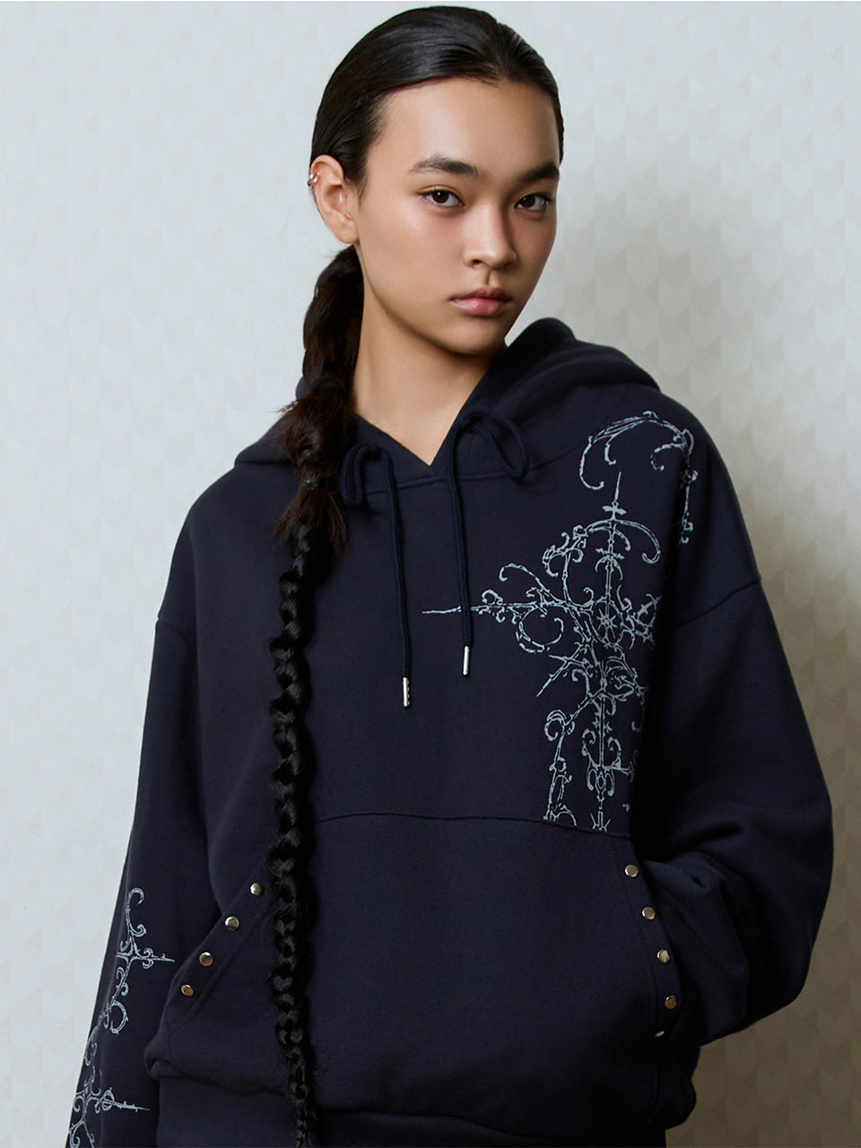 LUVISTRUE GT PRINTED HOODIE IN NAVY