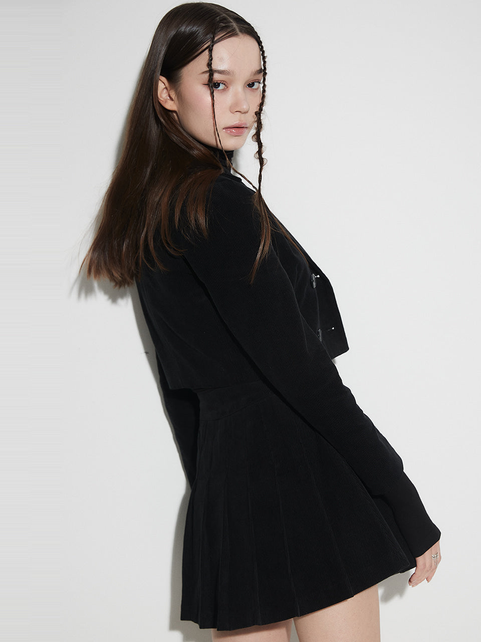 LUVISTRUE OW CORDUROY SETUP SKIRT IN BLACK